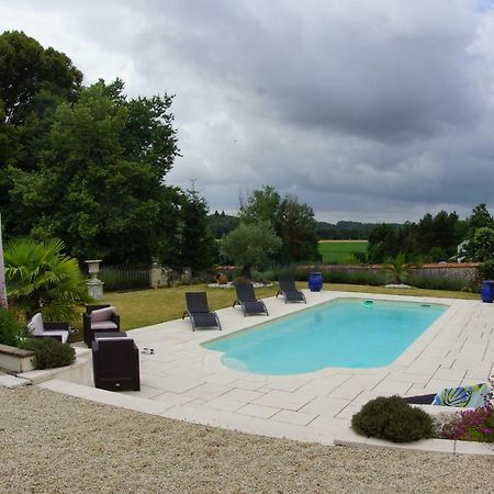 Le Petit Nid Villa Neuille-le-Lierre Luaran gambar