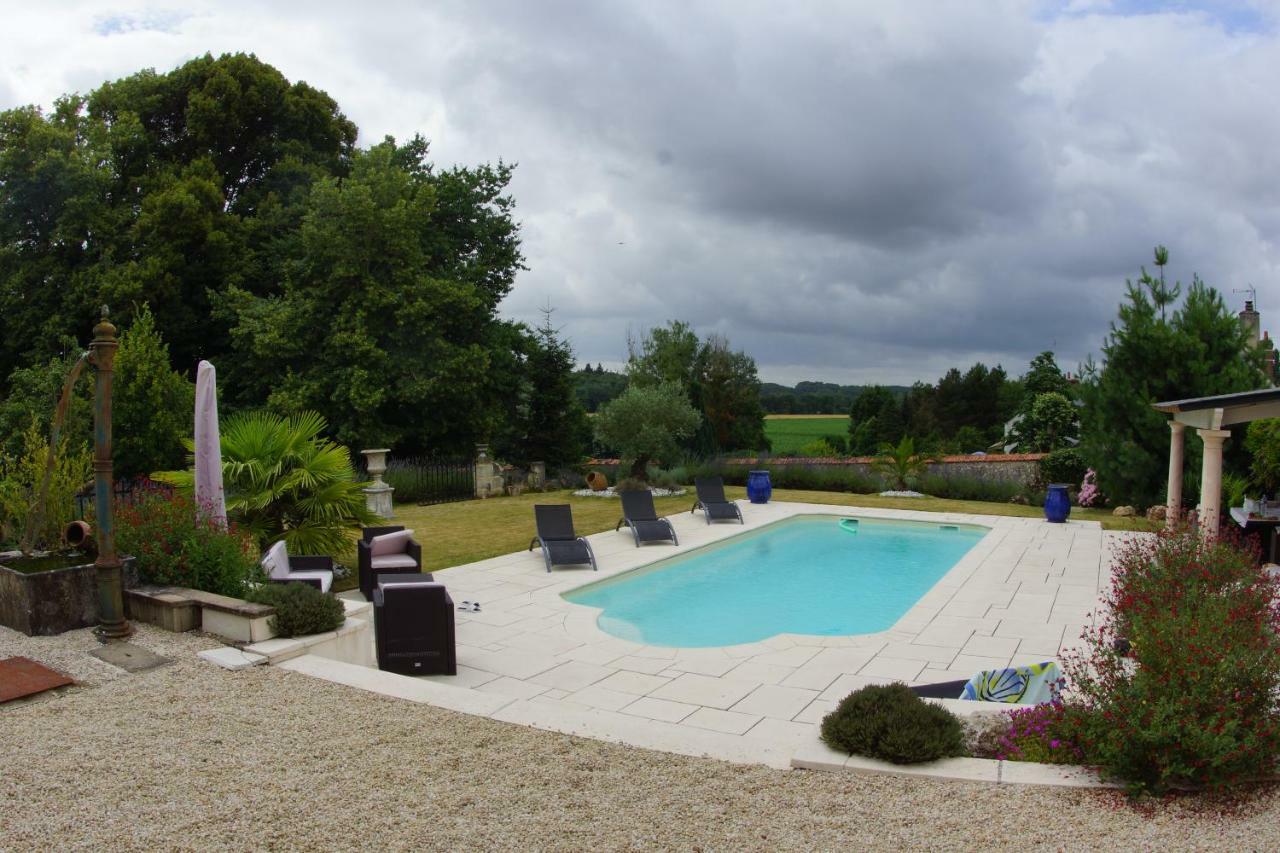 Le Petit Nid Villa Neuille-le-Lierre Luaran gambar